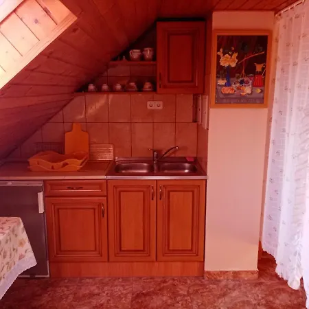 Jazmin-szieszta Apartmanhaz * Balatonfured